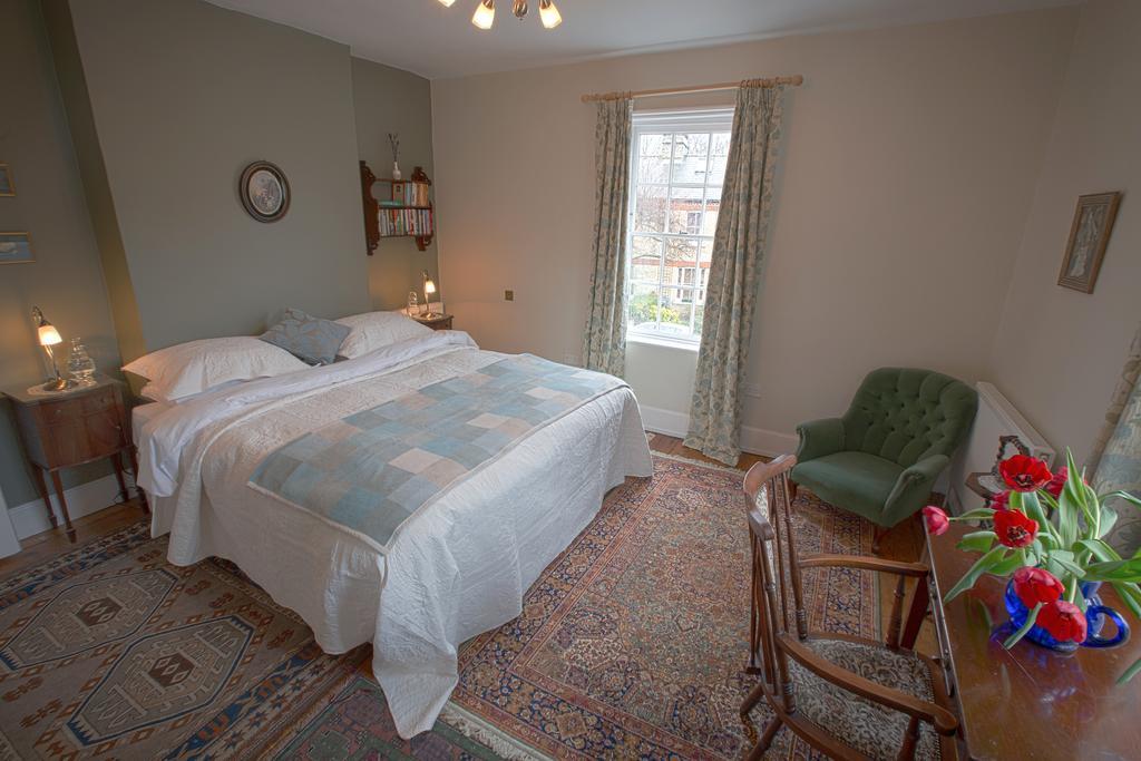 5 Chapel Street Bed And Breakfast เคมบริดจ์ ภายนอก รูปภาพ