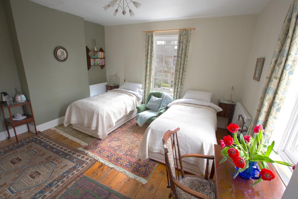 5 Chapel Street Bed And Breakfast เคมบริดจ์ ภายนอก รูปภาพ