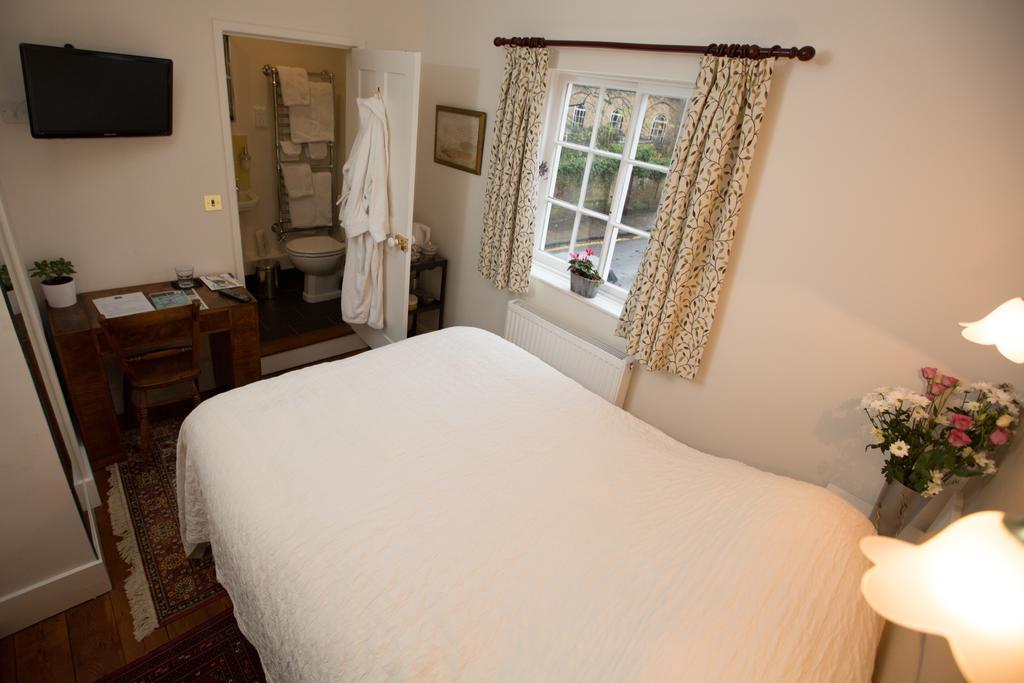 5 Chapel Street Bed And Breakfast เคมบริดจ์ ภายนอก รูปภาพ